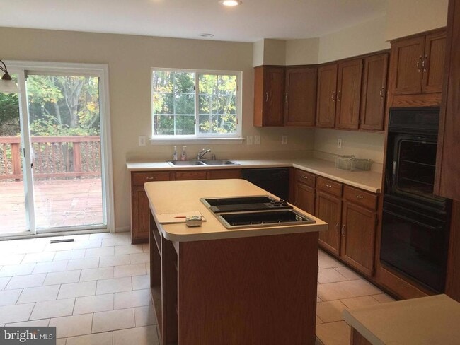 Building Photo - 12 Morrissey Stone Ct