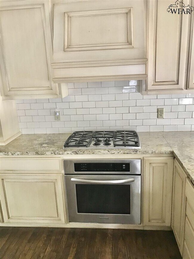 Foto del edificio - 2409 Farington Rd