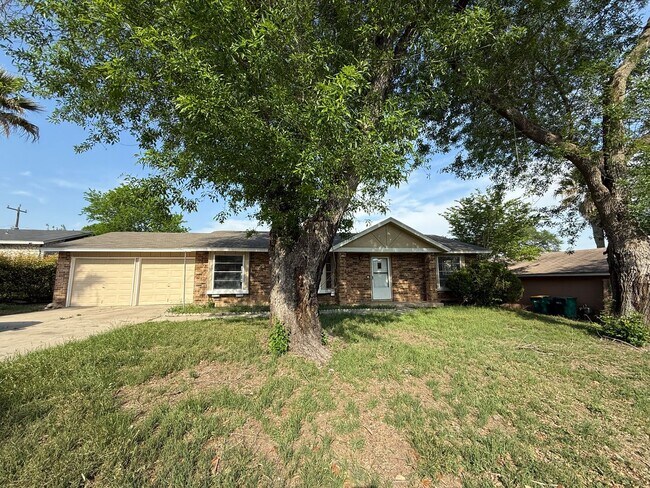 Foto del edificio - 4-Bedroom Home in Live Oak Village