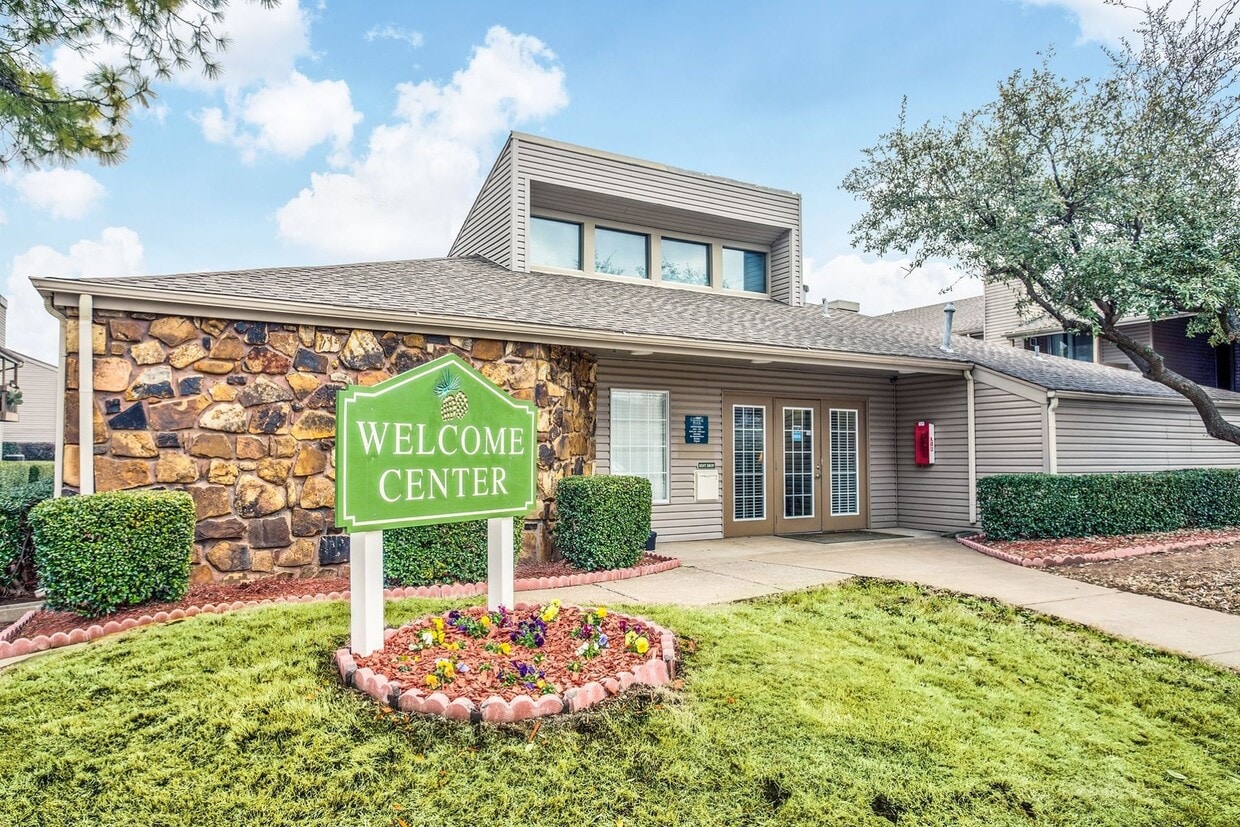 Building Photo - NOW LEASING