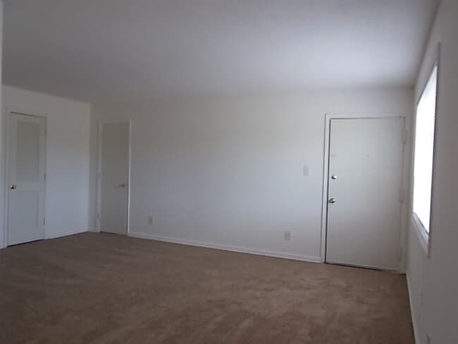 Building Photo - 2BR 1 BA