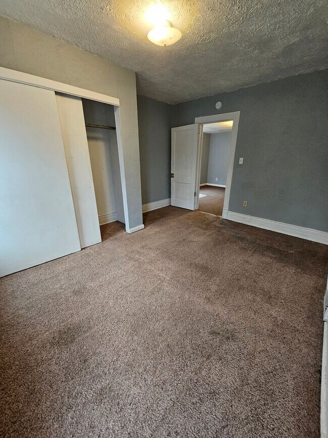 Foto del edificio - 1014 E 5th St