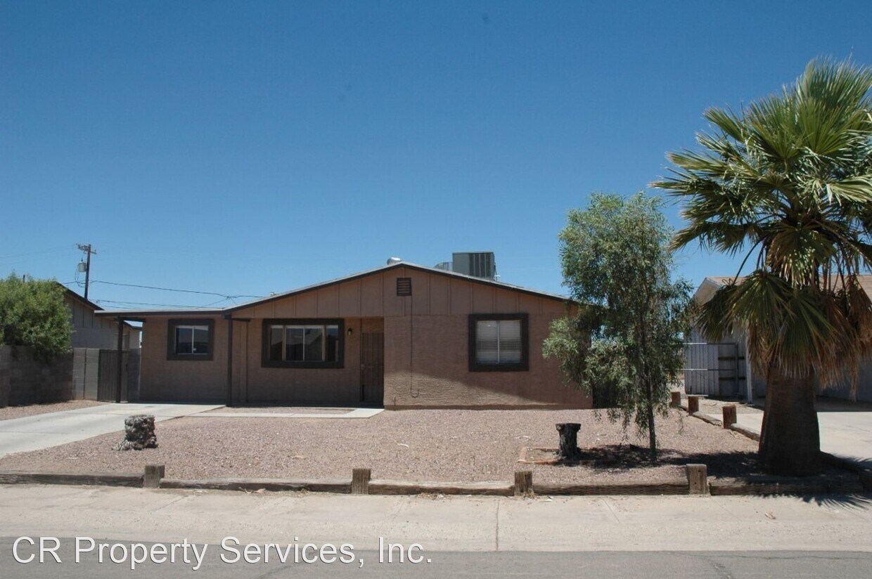 Primary Photo - 5 br, 1.5 bath House - 1118 E Yucca St.