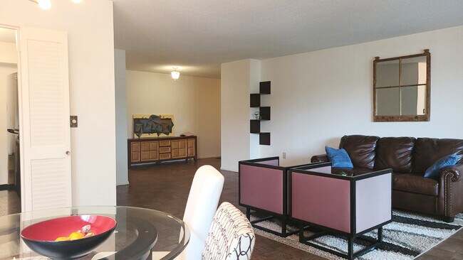 Building Photo - 44 Strawberry Hill Ave
