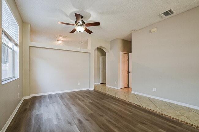 Foto del edificio - 13761 Meadowpark Ave