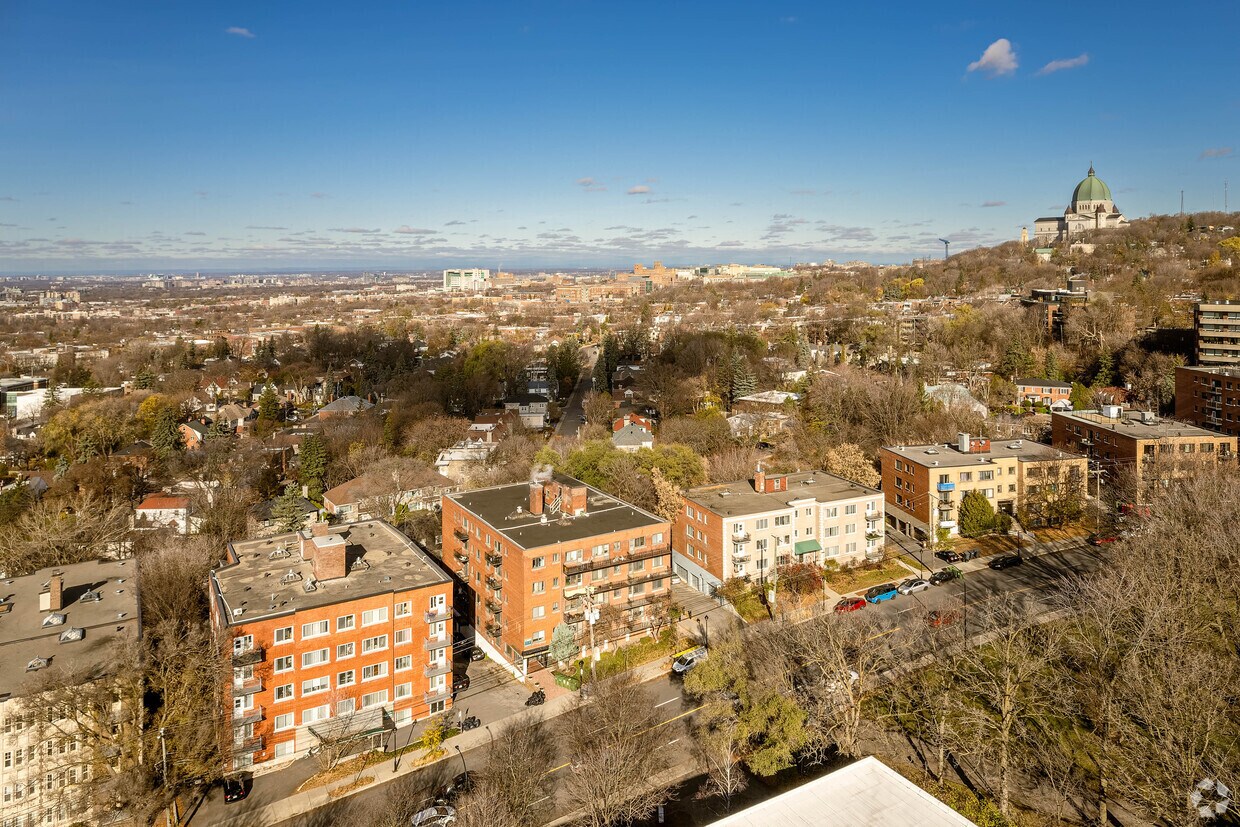 Aerial Photo - 5055 Ch De La Côte-Saint-Luc