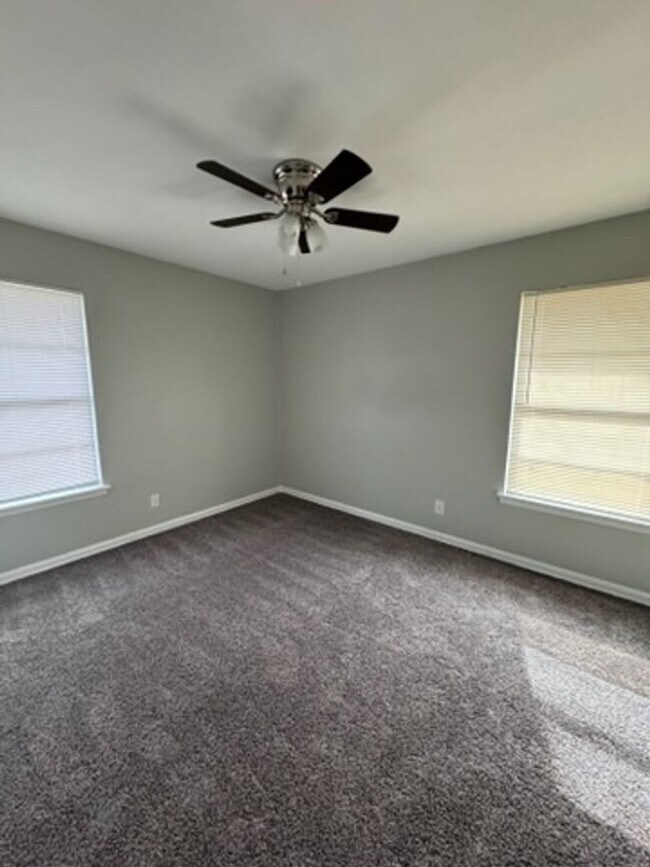 Building Photo - Great home for a great price in Dallas ISD
