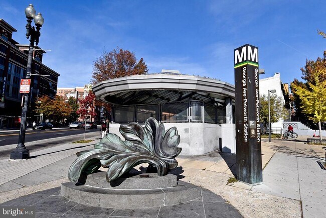 Foto del edificio - 625 Park Rd NW