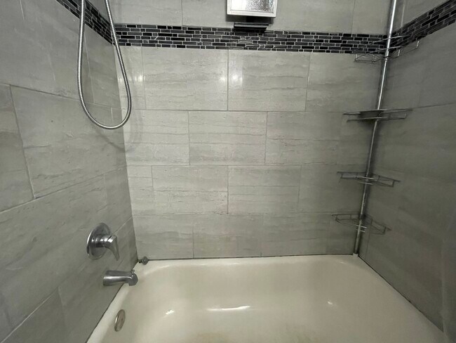 Foto del edificio - 444 Lear Ct