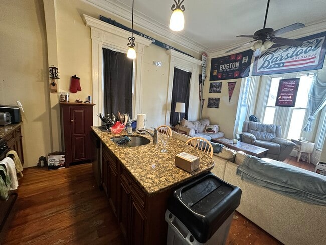 Building Photo - 135 Hillside St