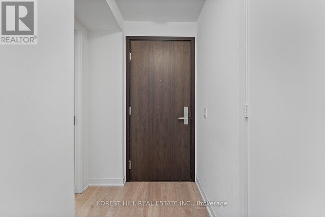 Building Photo - 1 Yorkville Ave