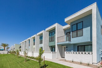 Building Photo - The Douglas