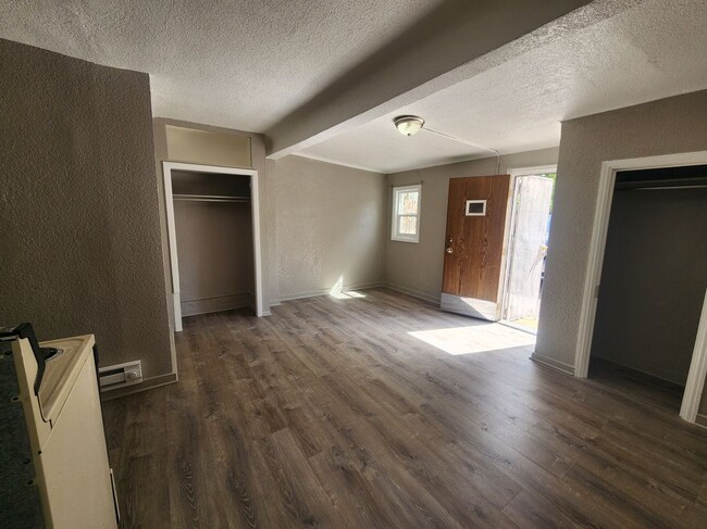 Foto del edificio - 1042 N Clarkson St