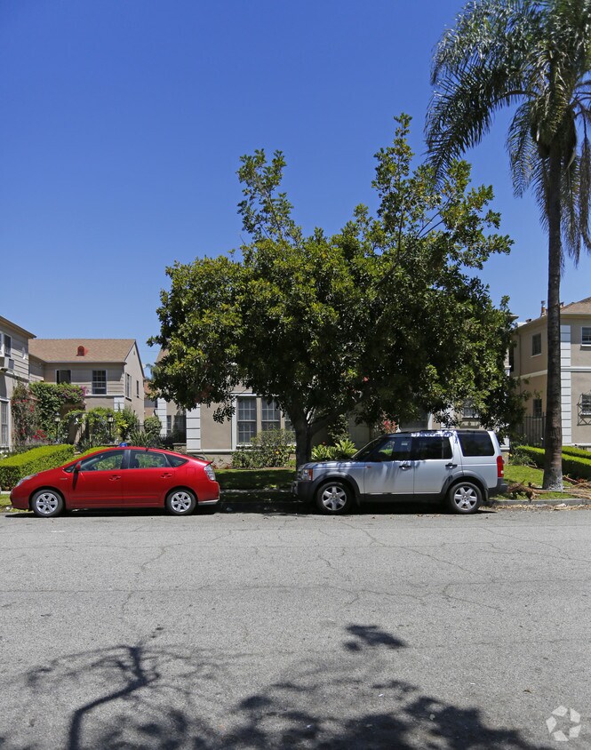 Primary Photo - 4003 Leeward Ave