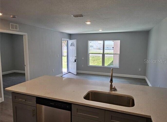 Foto del edificio - 100 E St