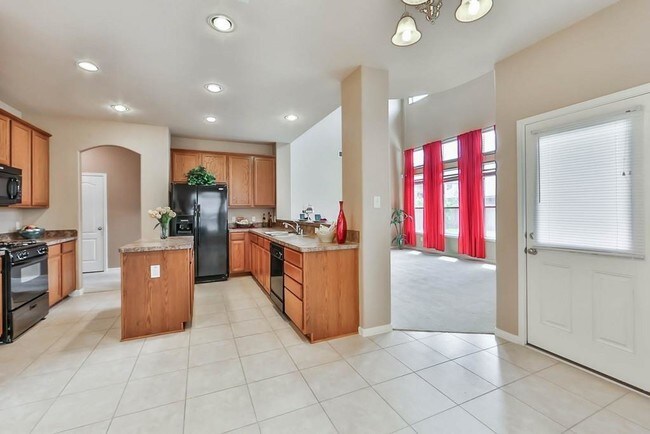 Foto del edificio - 718 Harbor Lakes Ln