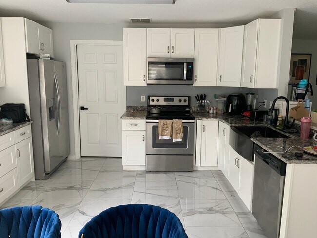 Foto del edificio - 180 Walnut Crest Run