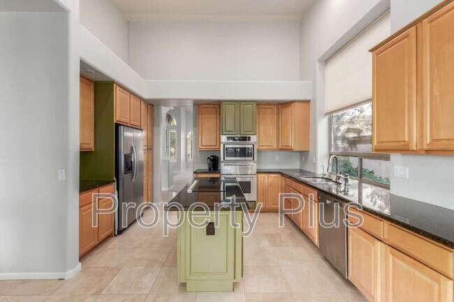 Building Photo - 12591 E Paradise Dr