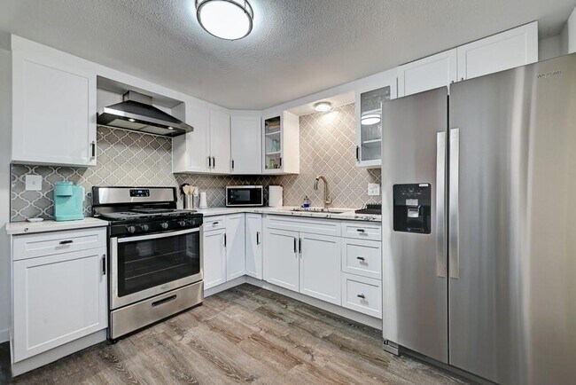 Foto del edificio - 5210 Rogers Ln