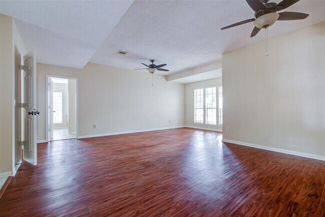 Building Photo - 9307 Palm Shores Dr