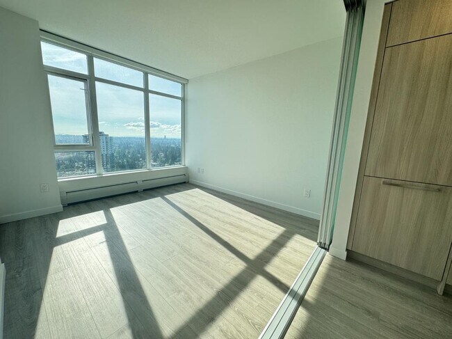 Photo du bâtiment - 13350 Central Ave