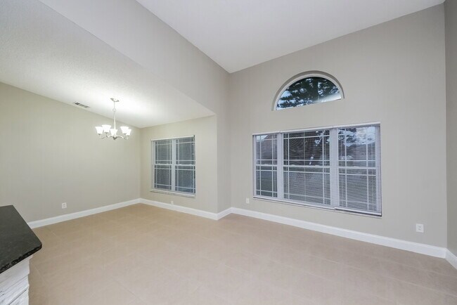 Foto del edificio - 240 Satinwood Cir