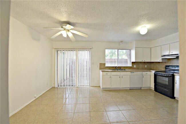Building Photo - 9500 Quail Village Ln