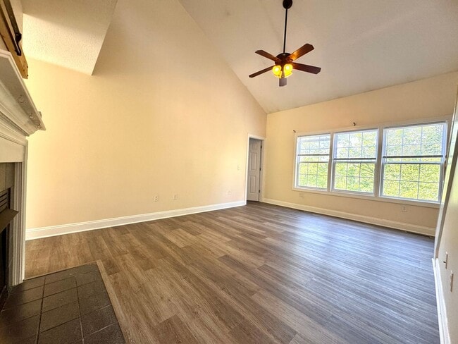 Foto del edificio - 610 Tall Oak Blvd NW