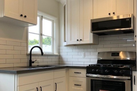 Kitchen - 3200 McCarthy Dr