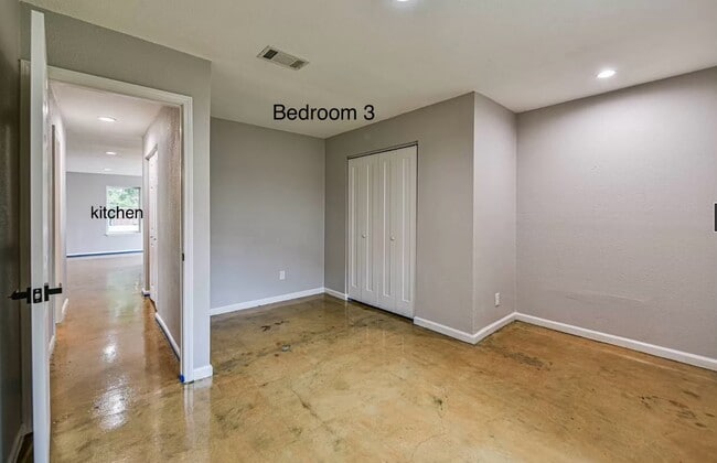 Building Photo - 2006 Robert E Lee Dr