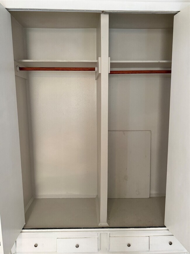 Foto del edificio - 7626 Rhobell St