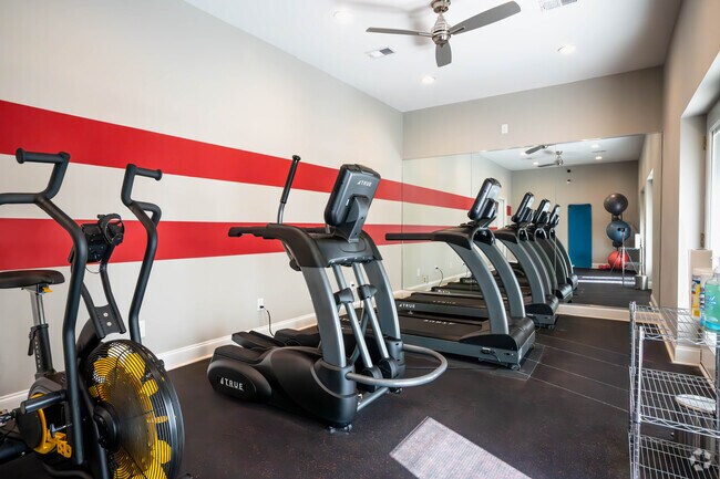 Gimnasio - The Grove at Six Hundred Apartment Homes