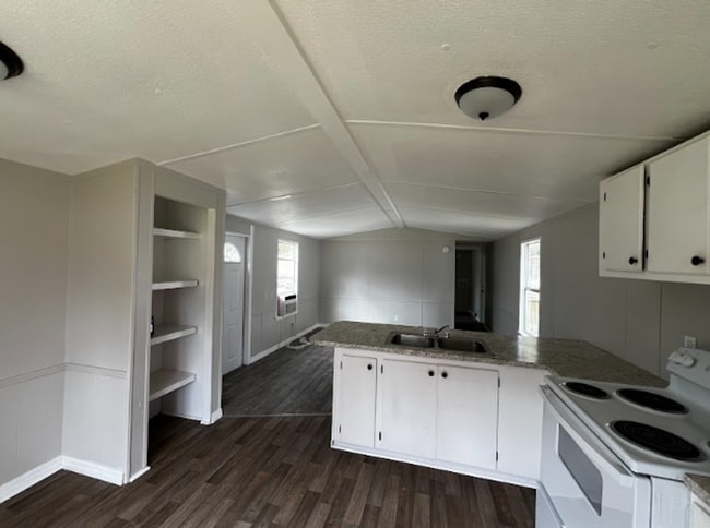 Building Photo - Welcome Home to Silver Lake
