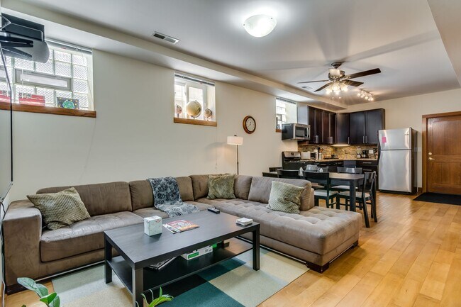 Foto del edificio - Bucktown: Fully furnished gorgeous 3 Bed, 2 Bath Condo