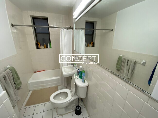 Foto del edificio - 45 Westland Ave