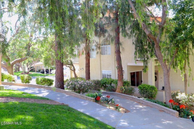 Foto del edificio - 637 Indian Oak Ln