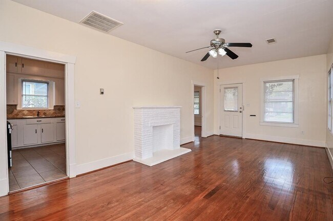 Building Photo - 204 Walton St