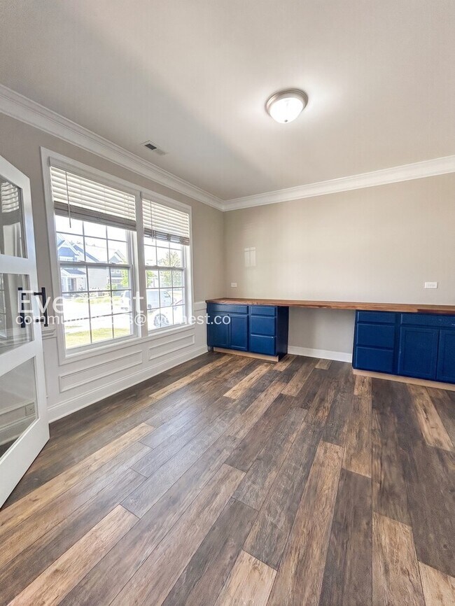 Building Photo - 1025 Burton Point Ct
