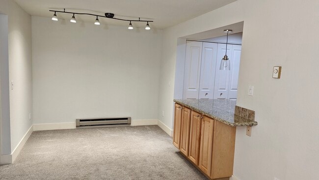 Building Photo - 9494 Redmond Woodinville Rd NE
