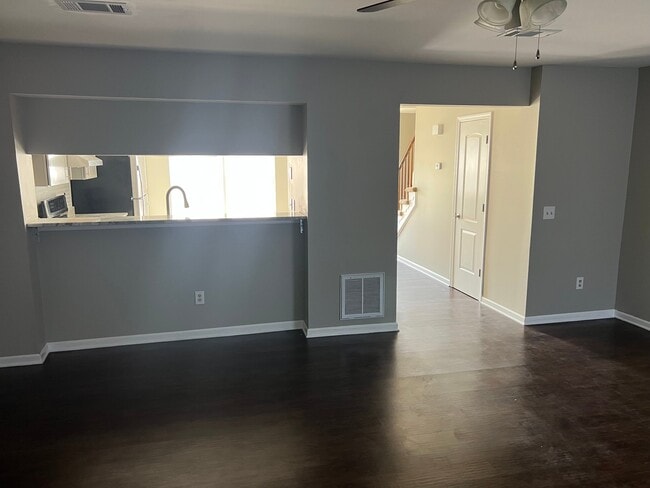 Building Photo - 522 Hollomon Dr
