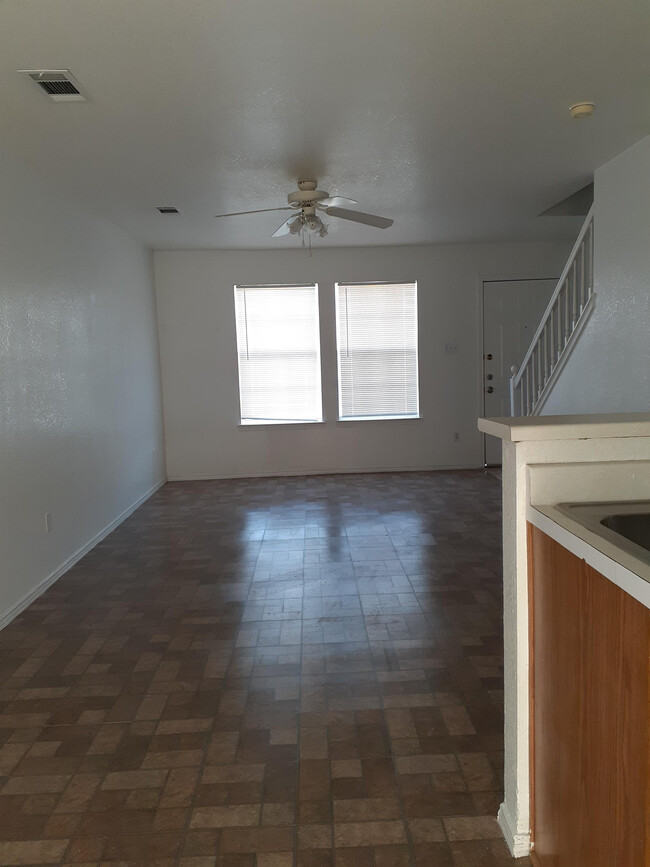 Building Photo - 1701 Spring Rose Cir