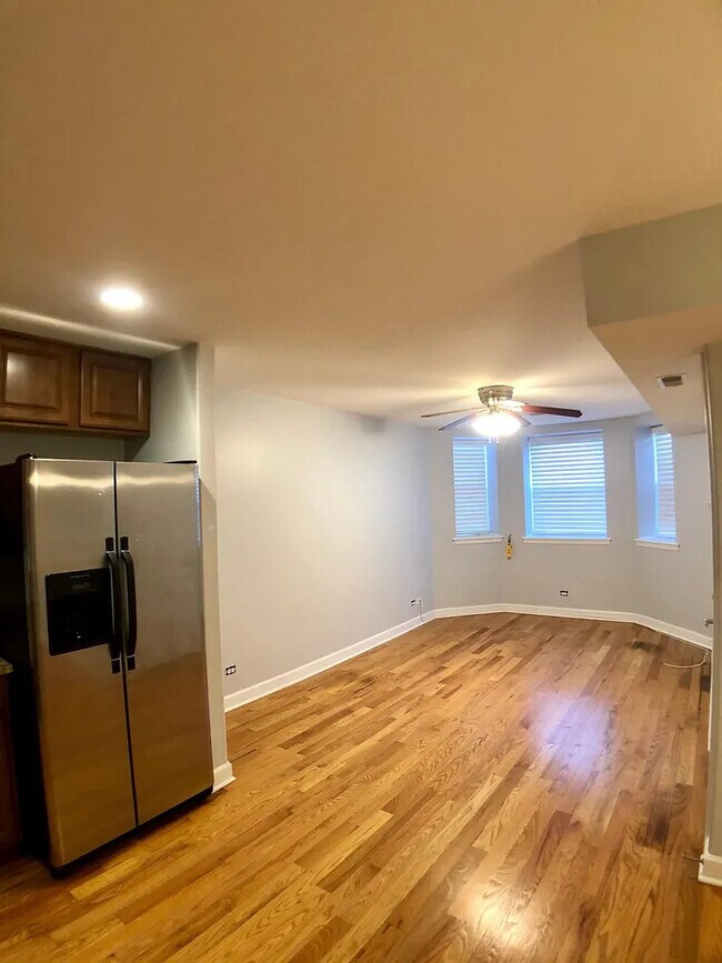 Foto del edificio - 2341 N Albany Ave