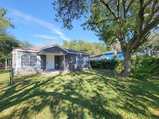 Building Photo - 2330 Cedar Dr