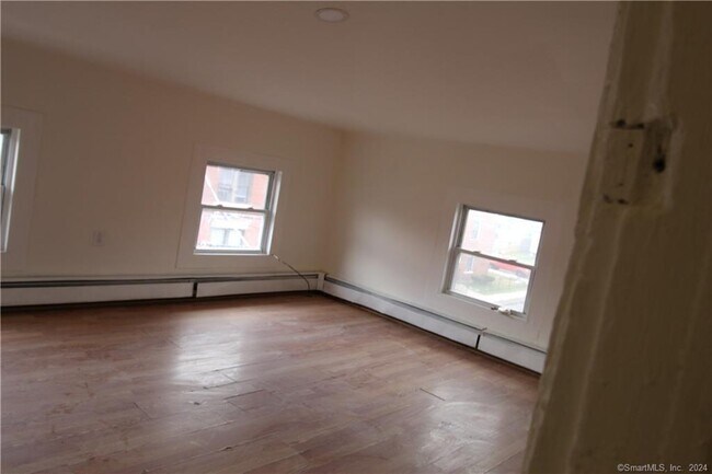 Building Photo - 35 Wolcott St