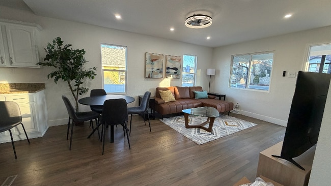 Building Photo - 1557 W Dakota Ave