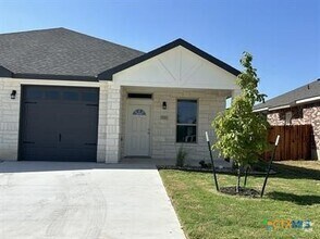 Building Photo - 5213 Rose Gdn Lp