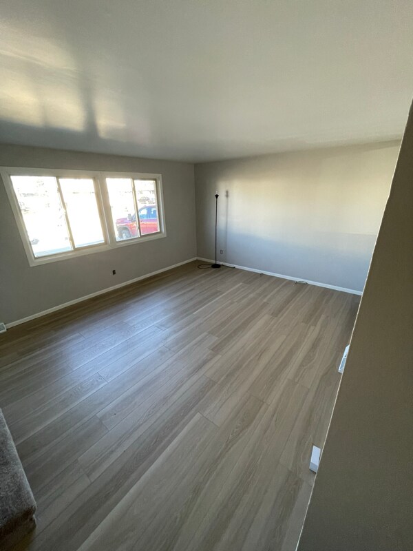 Foto del edificio - 9307 Florence Dr