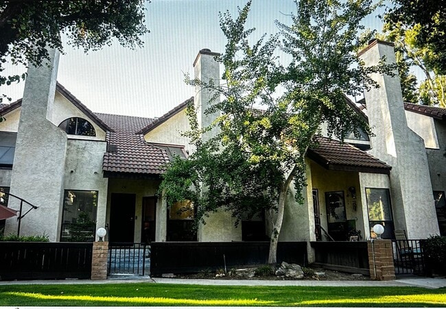 Building Photo - 2 br, 2 bath House - 2890 Huntington Blvd ...