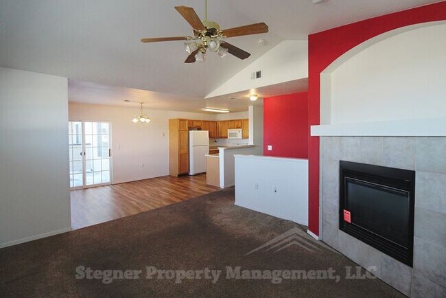 Foto del edificio - Wonderful Condo w/Garage