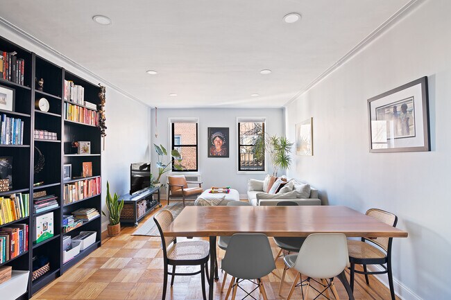 Foto del edificio - 385 E 18th St